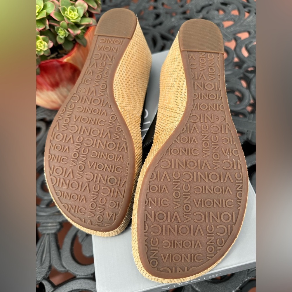 ⚫️Vionic Polina Black Leather Toe Post Arch Support Orthotic Support Sandal. 9 - Picture 7 of 8